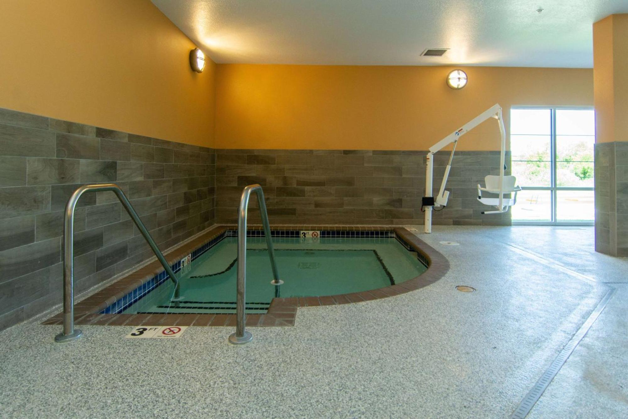 Little Crow Resort & Conference, Trademark By Wyndham Spicer エクステリア 写真