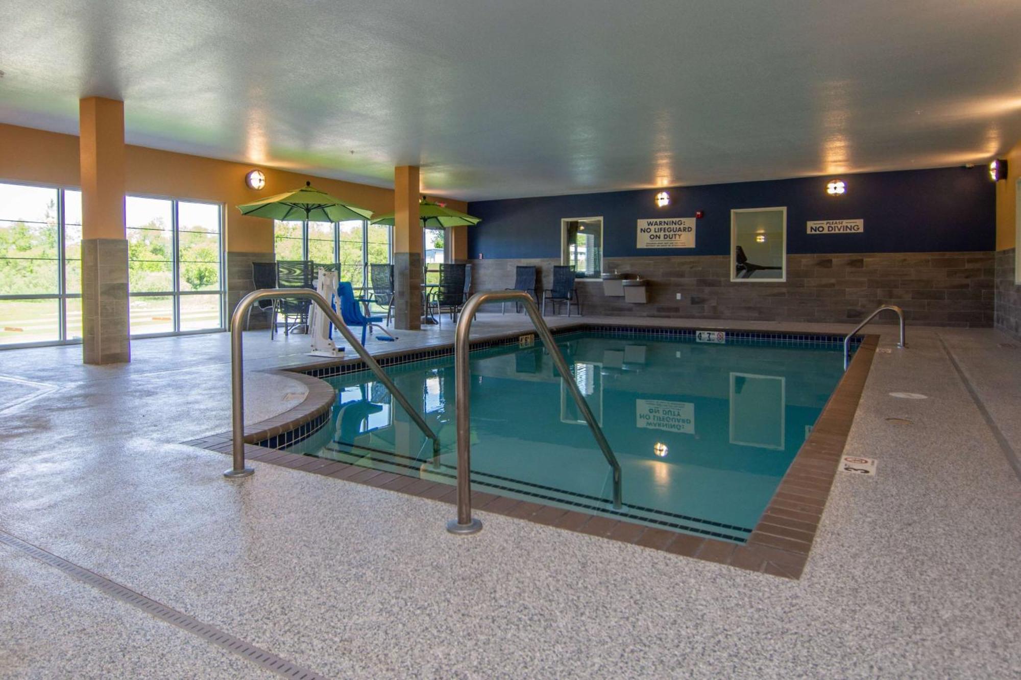 Little Crow Resort & Conference, Trademark By Wyndham Spicer エクステリア 写真