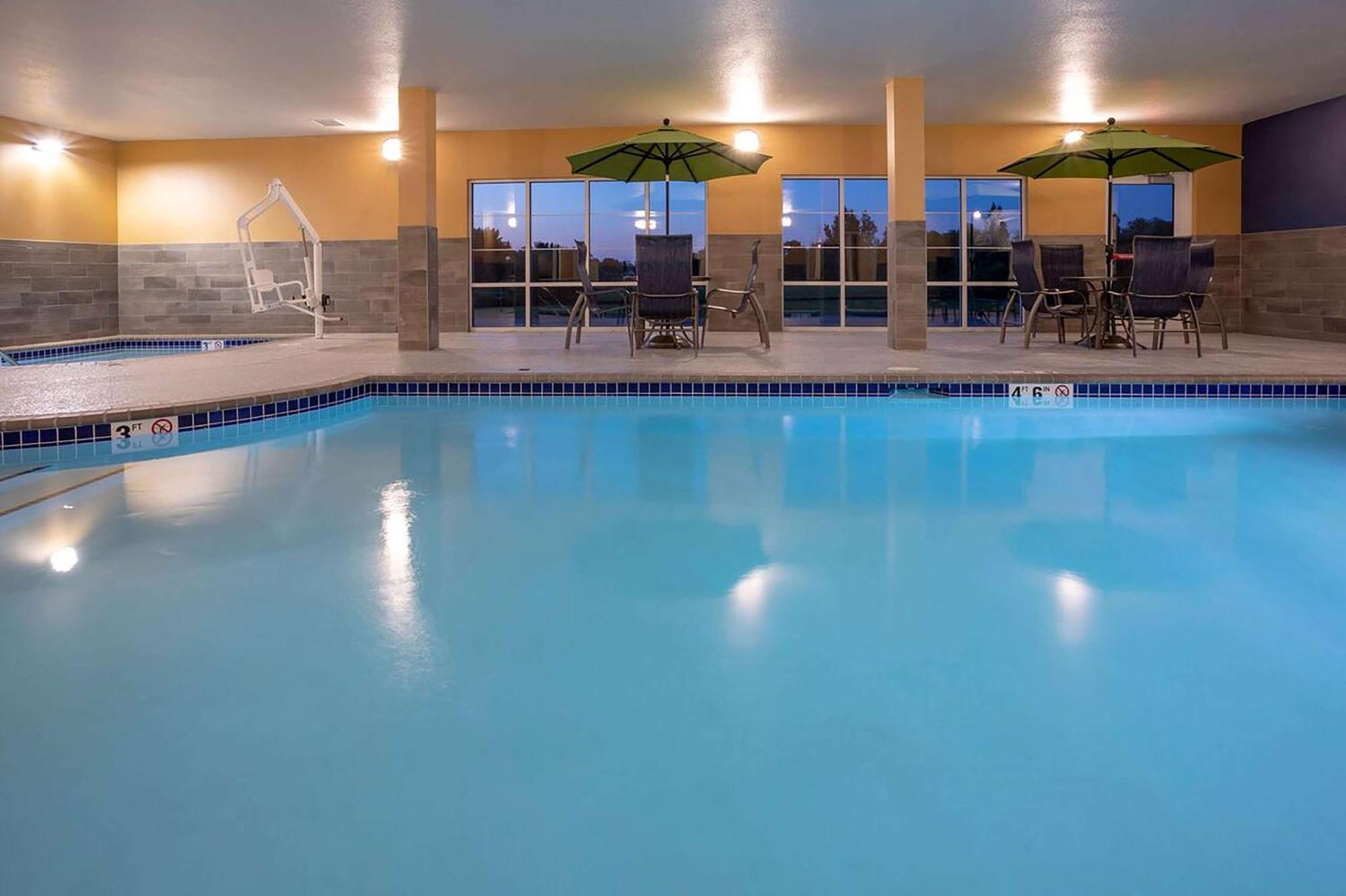 Little Crow Resort & Conference, Trademark By Wyndham Spicer エクステリア 写真