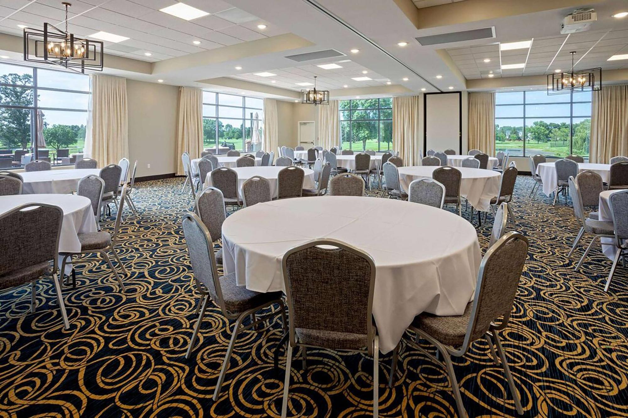 Little Crow Resort & Conference, Trademark By Wyndham Spicer エクステリア 写真