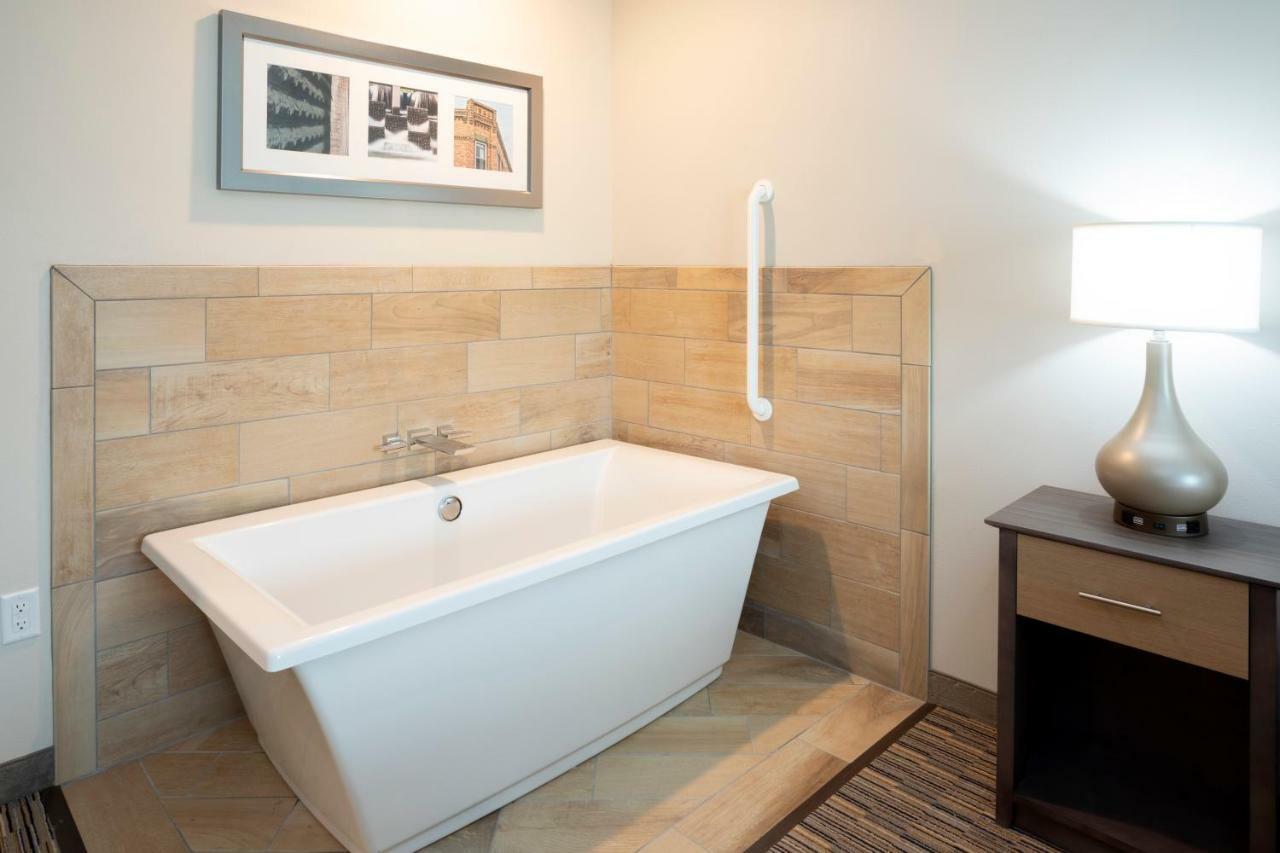 Little Crow Resort & Conference, Trademark By Wyndham Spicer エクステリア 写真